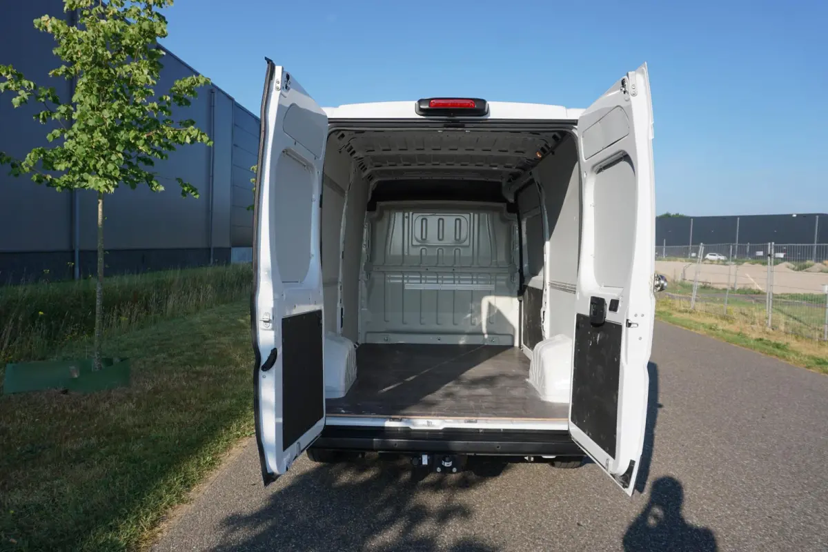 2.2 MultiJet 140 L2H2 3.5t Automaat in Topstaat |Trekhaak |Camera |Cruise |Navi |Carplay |Digitaal dashboard |Climate control |140 pk |Betimmering |1e eigenaar