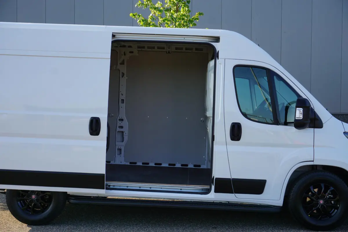 2.2 MultiJet 140 L2H2 3.5t Automaat in Topstaat |Trekhaak |Camera |Cruise |Navi |Carplay |Digitaal dashboard |Climate control |140 pk |Betimmering |1e eigenaar