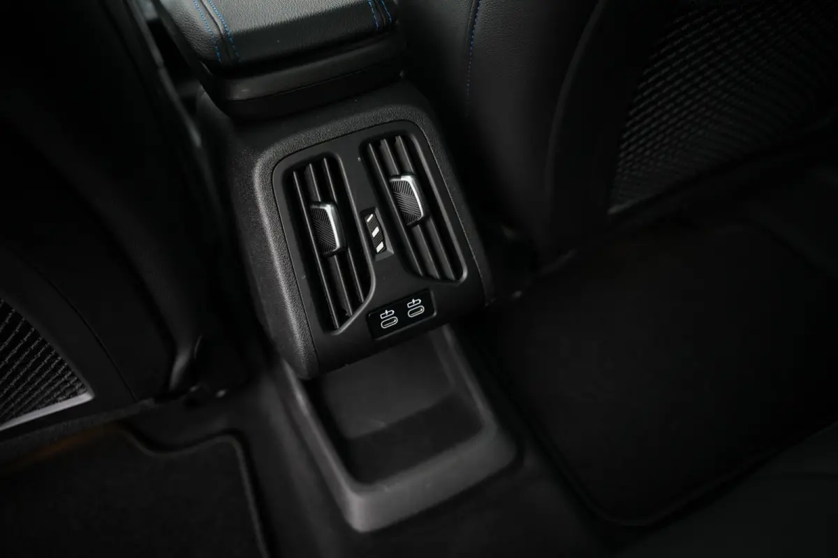 xDrive 25e 245 pk M-Sportpakket /Nieuw-Model/ BTW-Auto/ Pano-Dak/ Harman&Kardon/ Camera/ Sport-Stoelen/ Stoel.Verw/ Widescreen/ Memory/ 18''LMV