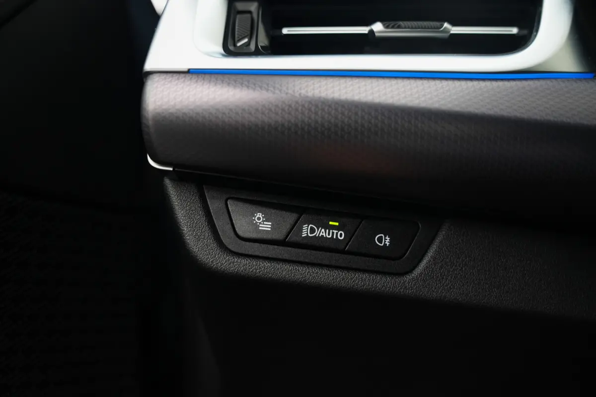 xDrive 25e 245 pk M-Sportpakket /Nieuw-Model/ BTW-Auto/ Pano-Dak/ Harman&Kardon/ Camera/ Sport-Stoelen/ Stoel.Verw/ Widescreen/ Memory/ 18''LMV