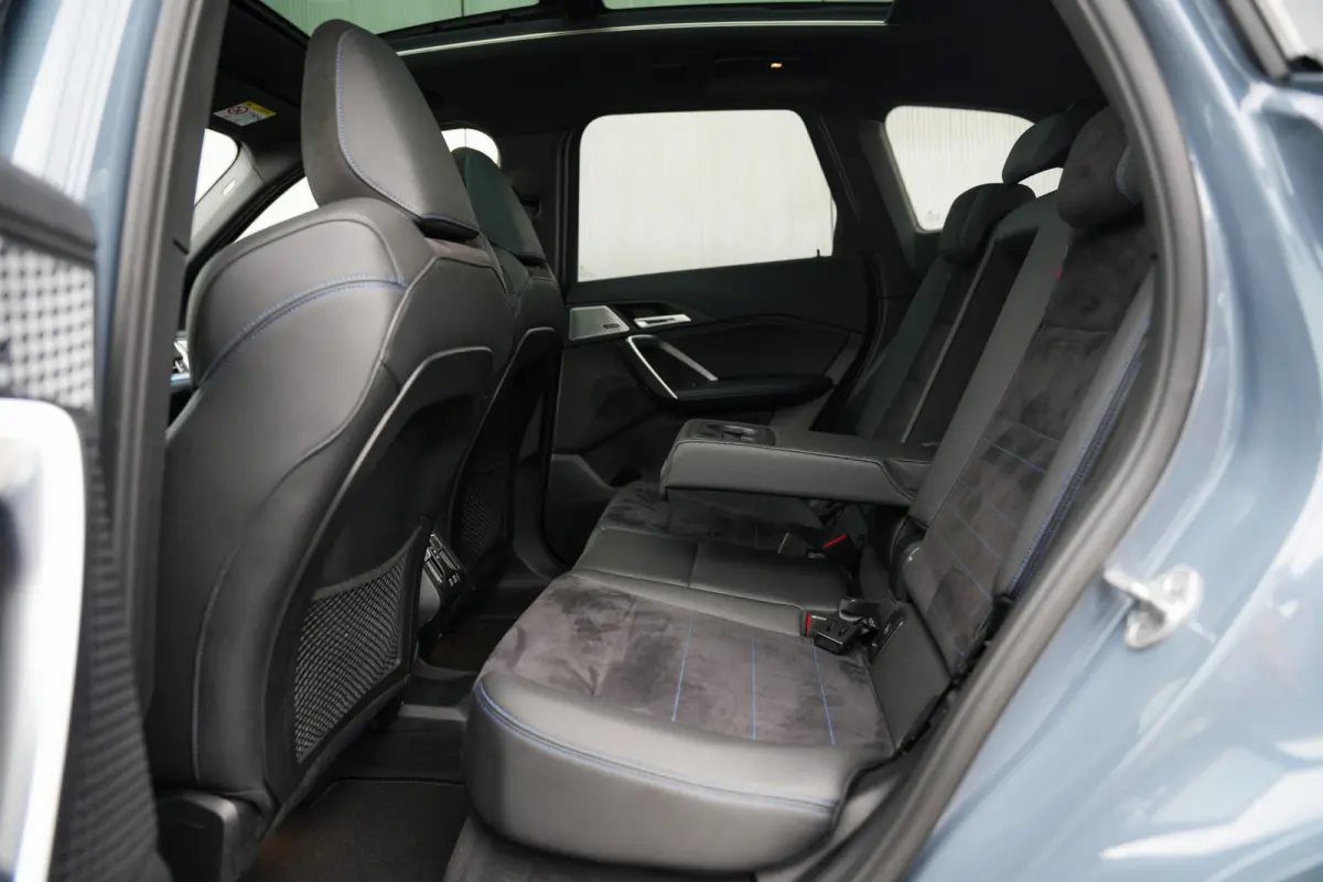 xDrive 25e 245 pk M-Sportpakket /Nieuw-Model/ BTW-Auto/ Pano-Dak/ Harman&Kardon/ Camera/ Sport-Stoelen/ Stoel.Verw/ Widescreen/ Memory/ 18''LMV
