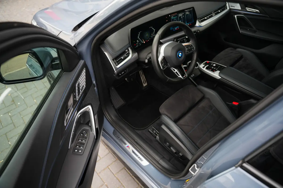 xDrive 25e 245 pk M-Sportpakket /Nieuw-Model/ BTW-Auto/ Pano-Dak/ Harman&Kardon/ Camera/ Sport-Stoelen/ Stoel.Verw/ Widescreen/ Memory/ 18''LMV