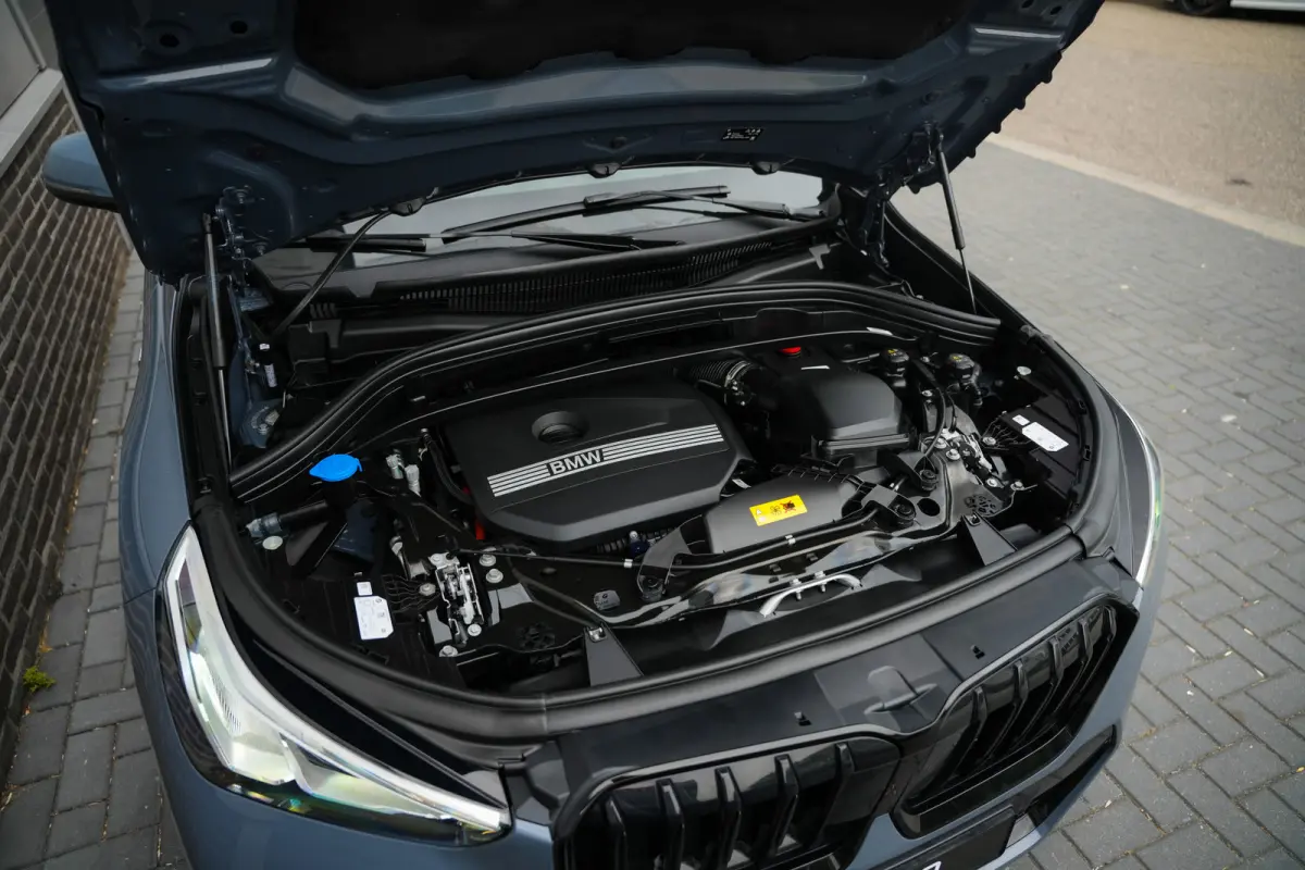 xDrive 25e 245 pk M-Sportpakket /Nieuw-Model/ BTW-Auto/ Pano-Dak/ Harman&Kardon/ Camera/ Sport-Stoelen/ Stoel.Verw/ Widescreen/ Memory/ 18''LMV