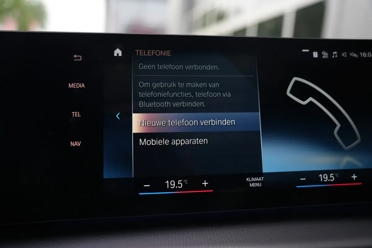 xDrive 25e 245 pk M-Sportpakket /Nieuw-Model/ BTW-Auto/ Pano-Dak/ Harman&Kardon/ Camera/ Sport-Stoelen/ Stoel.Verw/ Widescreen/ Memory/ 18''LMV