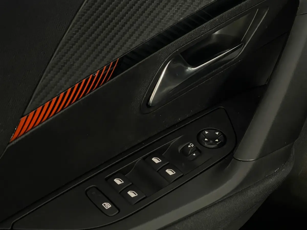 1.2 PureTech Active AUTOMAAT 1EIG ORG NL DEALEROND|360*CAMERA|PARK.ASSIST|LED|CRUISE|CARPLAY|ANDROIDAUTO|