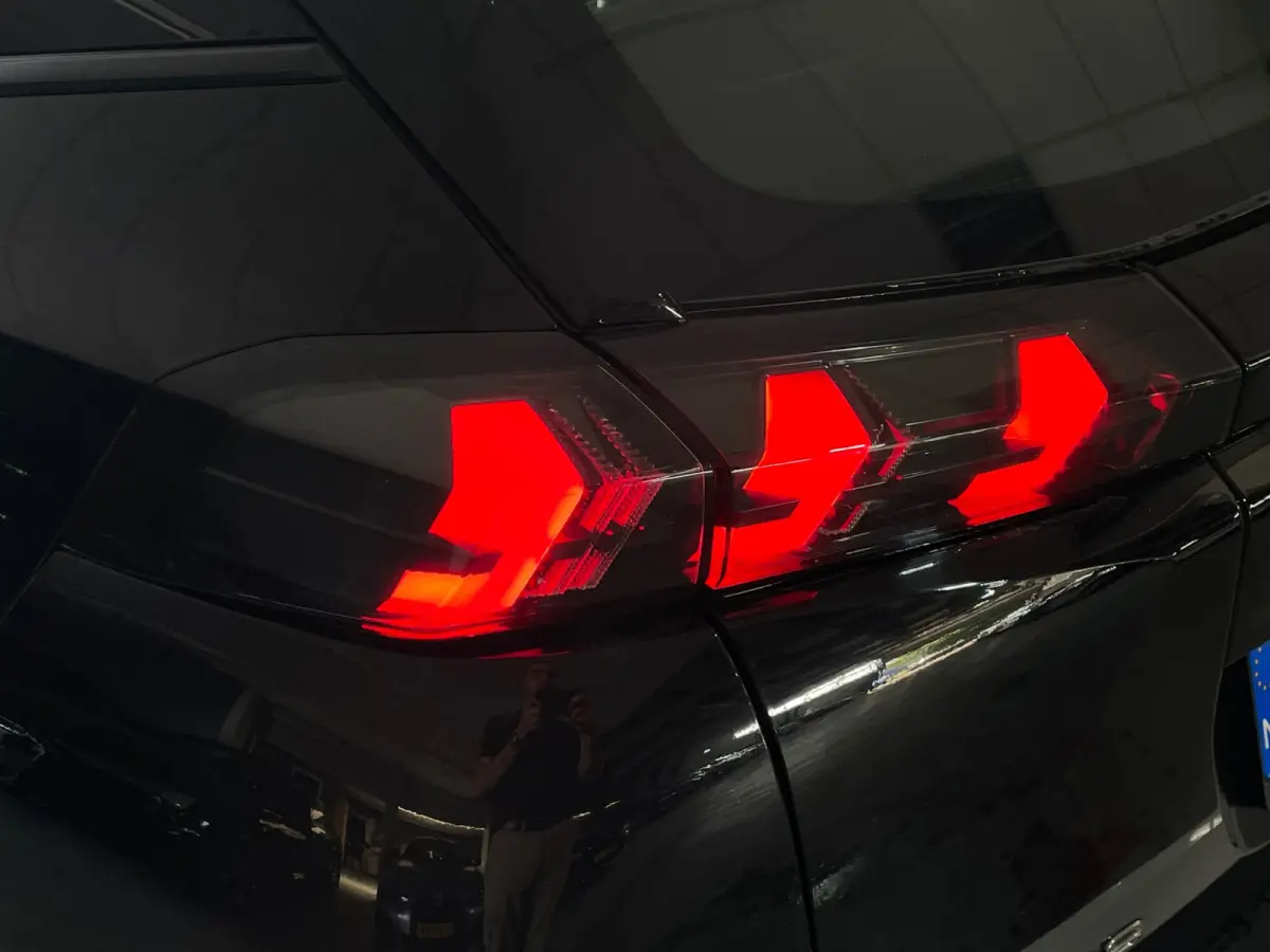 1.2 PureTech Active AUTOMAAT 1EIG ORG NL DEALEROND|360*CAMERA|PARK.ASSIST|LED|CRUISE|CARPLAY|ANDROIDAUTO|