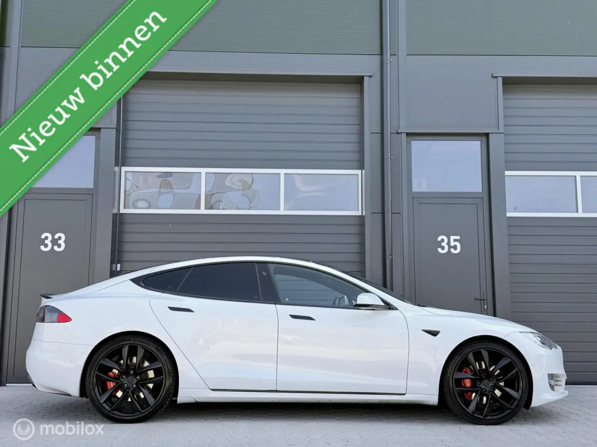 100D - Top uitgevoerd! - SOH 87% - nette auto!