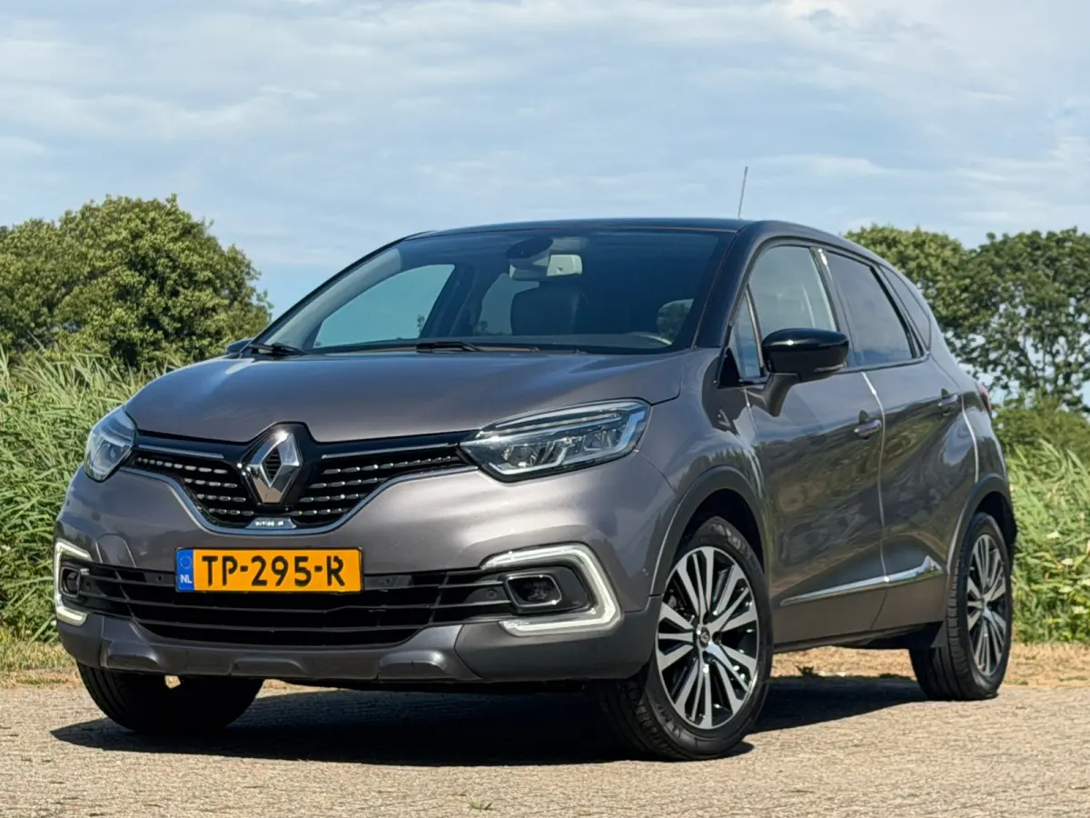Captur TCe Initiale Paris - Chrome/Noir Etoile - Panorama/Leder int/Winterbanden/Trekhaak