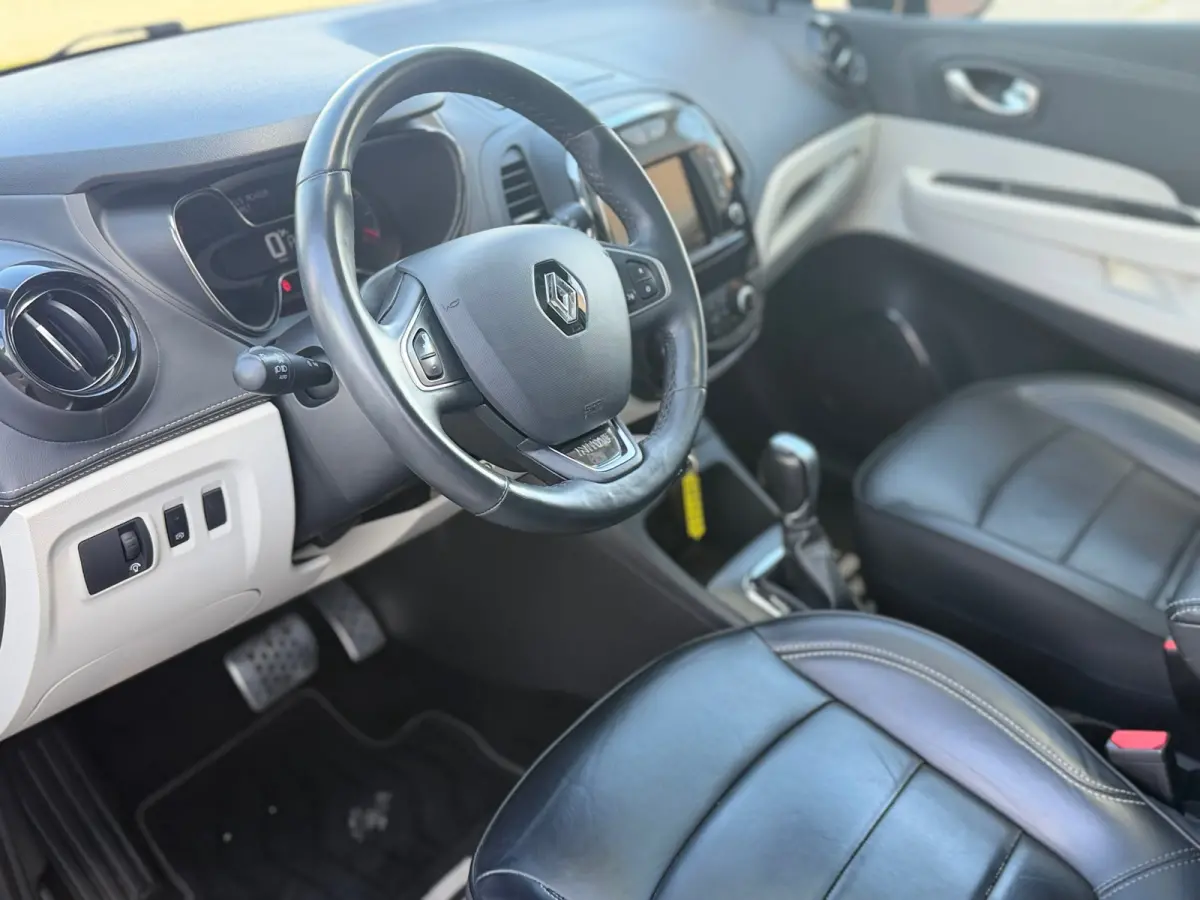 Captur TCe Initiale Paris - Chrome/Noir Etoile - Panorama/Leder int/Winterbanden/Trekhaak