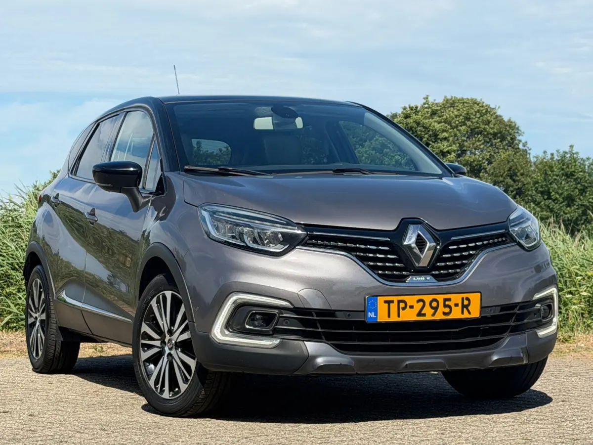 Captur TCe Initiale Paris - Chrome/Noir Etoile - Panorama/Leder int/Winterbanden/Trekhaak