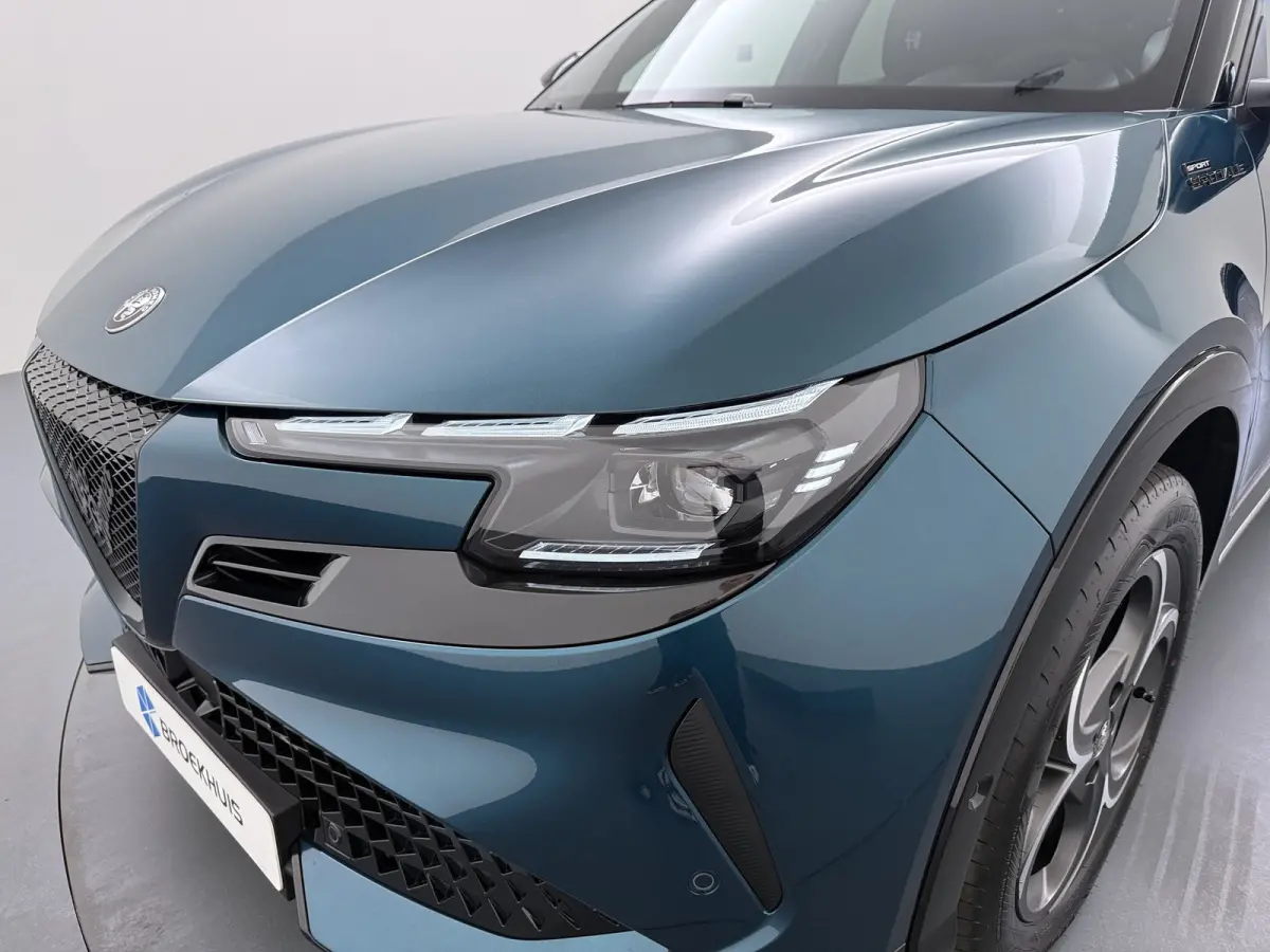Ibrida Sport Speciale | "Sport Speciale" alcantara bekleding met witte accenten - 6-voudig elektrisch verstelbare bestuurdersstoel / 6-voudig handmatig verstelbare passagiersstoel | 10,1" in