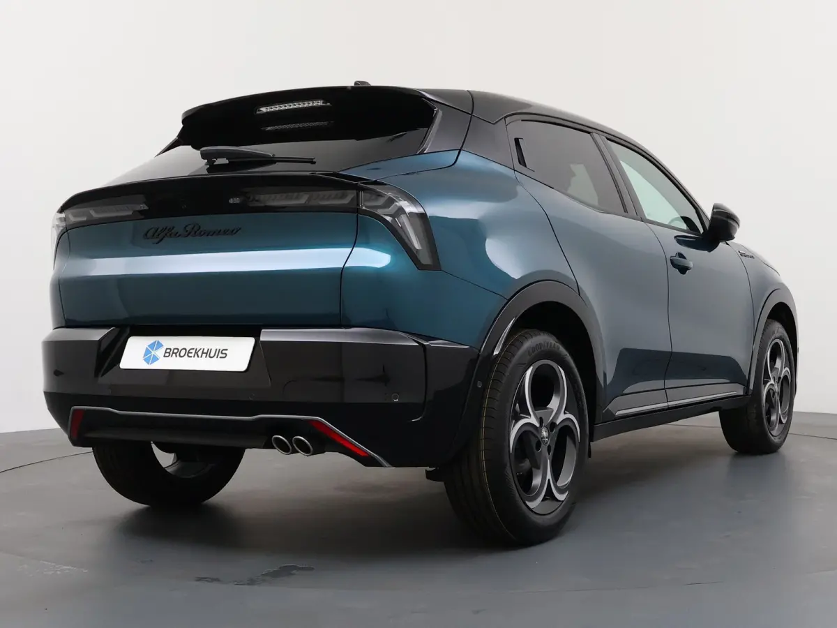 Ibrida Sport Speciale | "Sport Speciale" alcantara bekleding met witte accenten - 6-voudig elektrisch verstelbare bestuurdersstoel / 6-voudig handmatig verstelbare passagiersstoel | 10,1" in