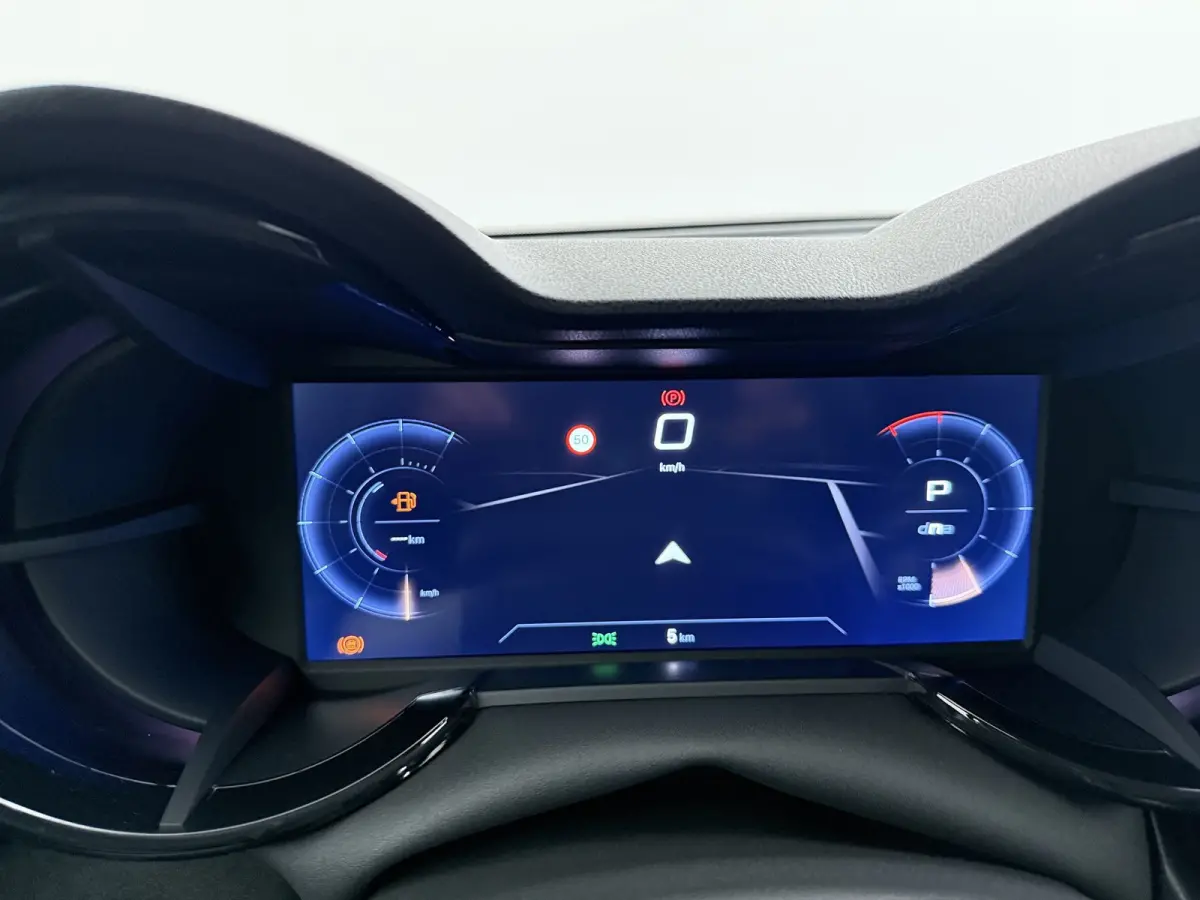 Ibrida Sport Speciale | "Sport Speciale" alcantara bekleding met witte accenten - 6-voudig elektrisch verstelbare bestuurdersstoel / 6-voudig handmatig verstelbare passagiersstoel | 10,1" in