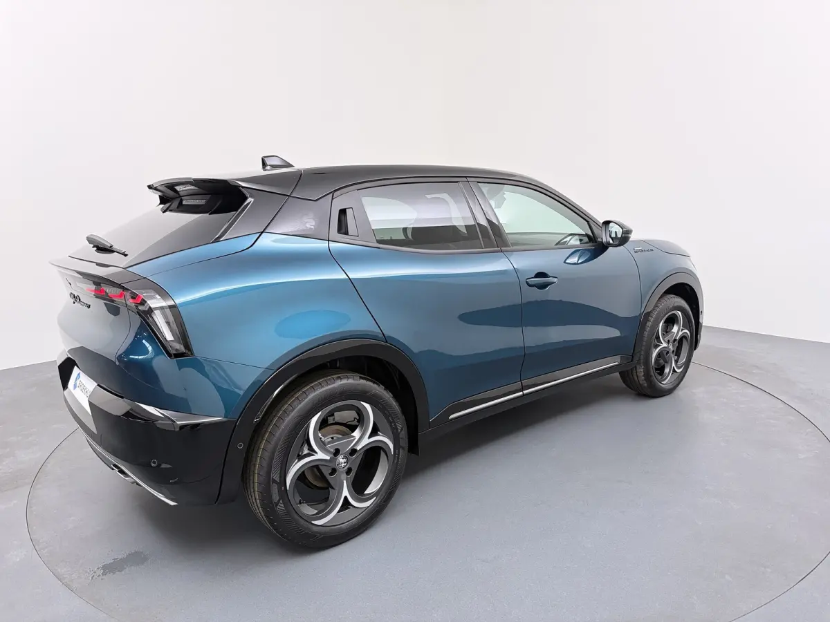 Ibrida Sport Speciale | "Sport Speciale" alcantara bekleding met witte accenten - 6-voudig elektrisch verstelbare bestuurdersstoel / 6-voudig handmatig verstelbare passagiersstoel | 10,1" in