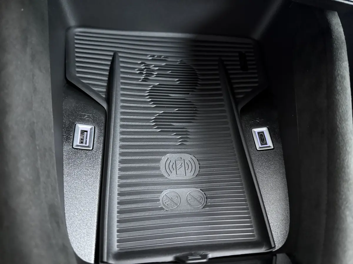 Ibrida Sport Speciale | "Sport Speciale" alcantara bekleding met witte accenten - 6-voudig elektrisch verstelbare bestuurdersstoel / 6-voudig handmatig verstelbare passagiersstoel | 10,1" in
