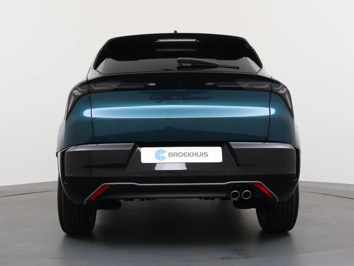 Ibrida Sport Speciale | "Sport Speciale" alcantara bekleding met witte accenten - 6-voudig elektrisch verstelbare bestuurdersstoel / 6-voudig handmatig verstelbare passagiersstoel | 10,1" in