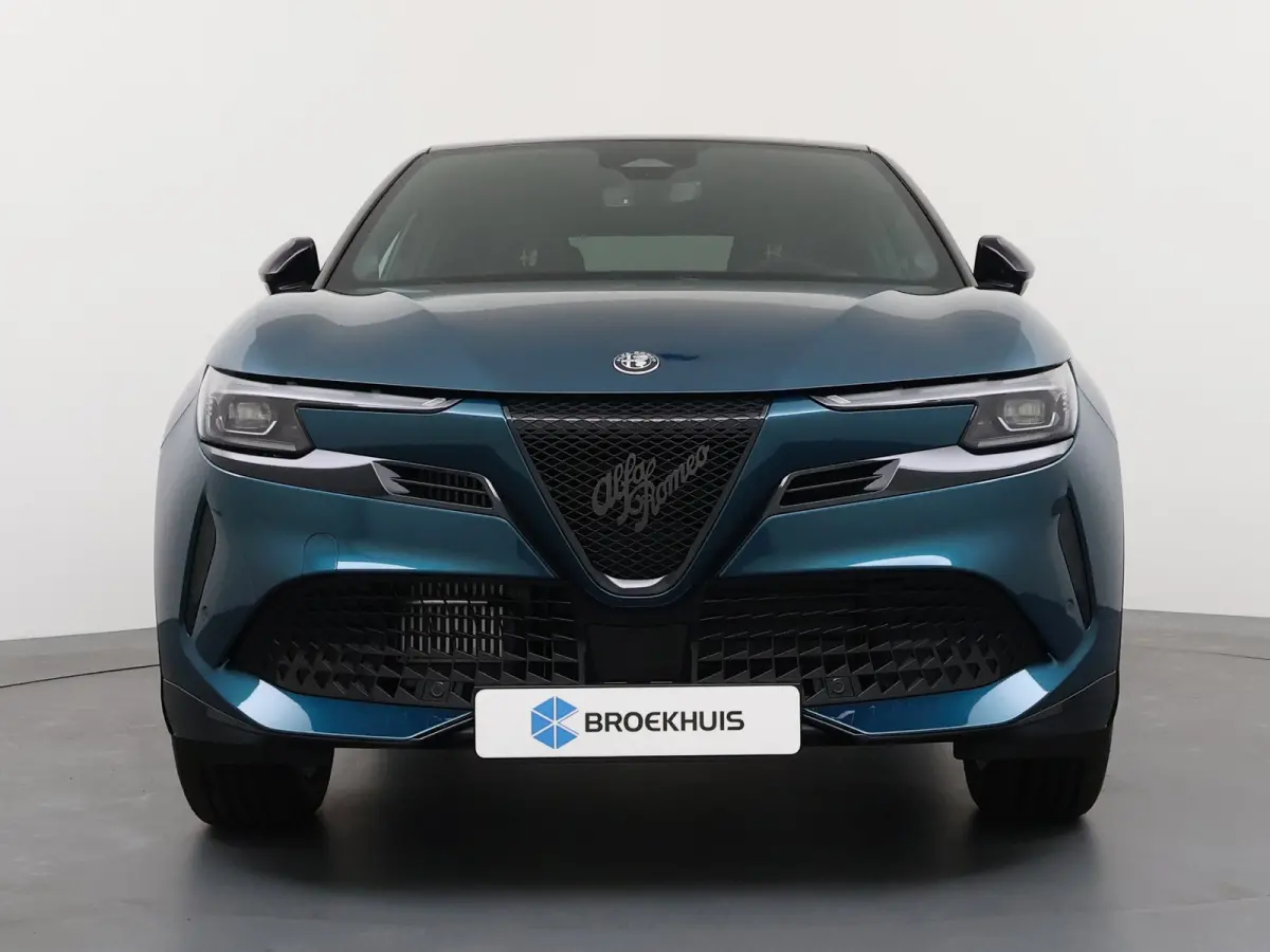 Ibrida Sport Speciale | "Sport Speciale" alcantara bekleding met witte accenten - 6-voudig elektrisch verstelbare bestuurdersstoel / 6-voudig handmatig verstelbare passagiersstoel | 10,1" in