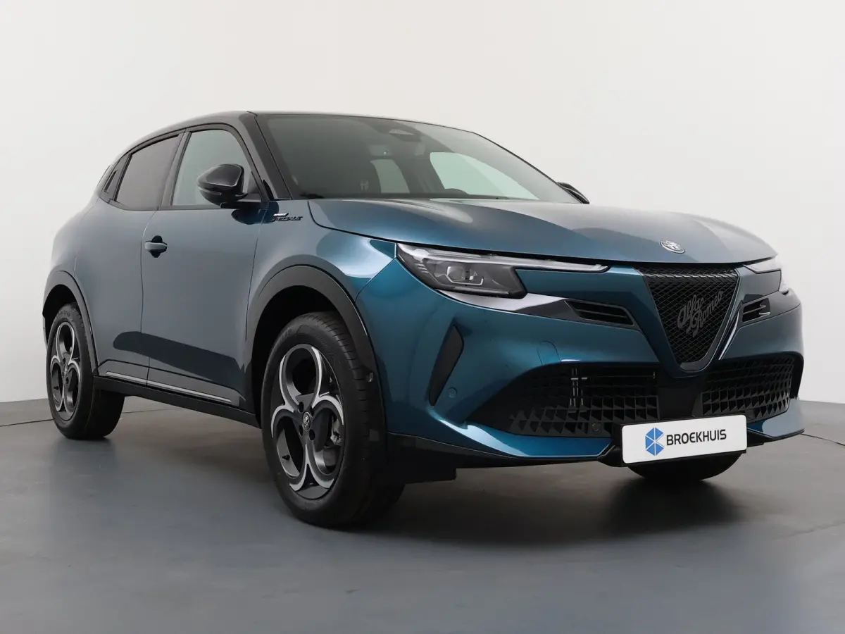 Ibrida Sport Speciale | "Sport Speciale" alcantara bekleding met witte accenten - 6-voudig elektrisch verstelbare bestuurdersstoel / 6-voudig handmatig verstelbare passagiersstoel | 10,1" in