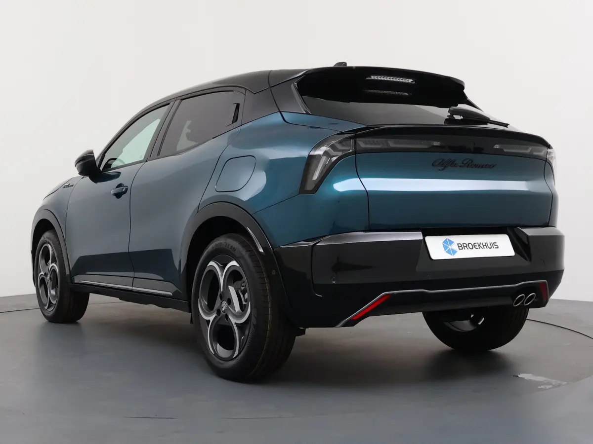 Ibrida Sport Speciale | "Sport Speciale" alcantara bekleding met witte accenten - 6-voudig elektrisch verstelbare bestuurdersstoel / 6-voudig handmatig verstelbare passagiersstoel | 10,1" in