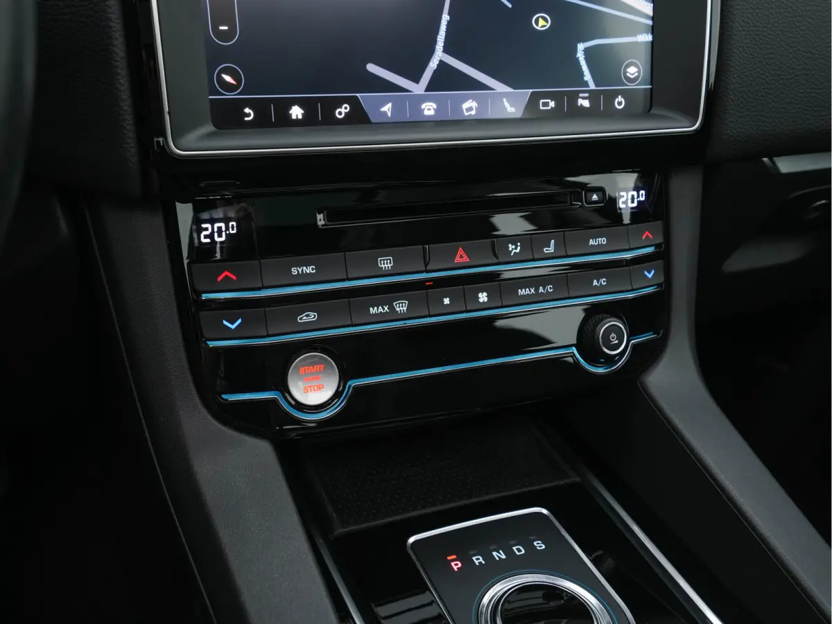 2.0 Portfolio AWD 20d Aut. *PANO | LEATHER | XENON | DIGI-COCKPIT | KEYLESS | CAMERA | MERIDIAN-SOUND | HEATED-COMFORTSEATS | NAVI-FULLMAP | SHIFTPADDLES | ECC | PDC | CRUISE | 19''ALU*