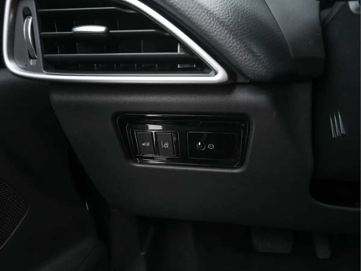 2.0 Portfolio AWD 20d Aut. *PANO | LEATHER | XENON | DIGI-COCKPIT | KEYLESS | CAMERA | MERIDIAN-SOUND | HEATED-COMFORTSEATS | NAVI-FULLMAP | SHIFTPADDLES | ECC | PDC | CRUISE | 19''ALU*