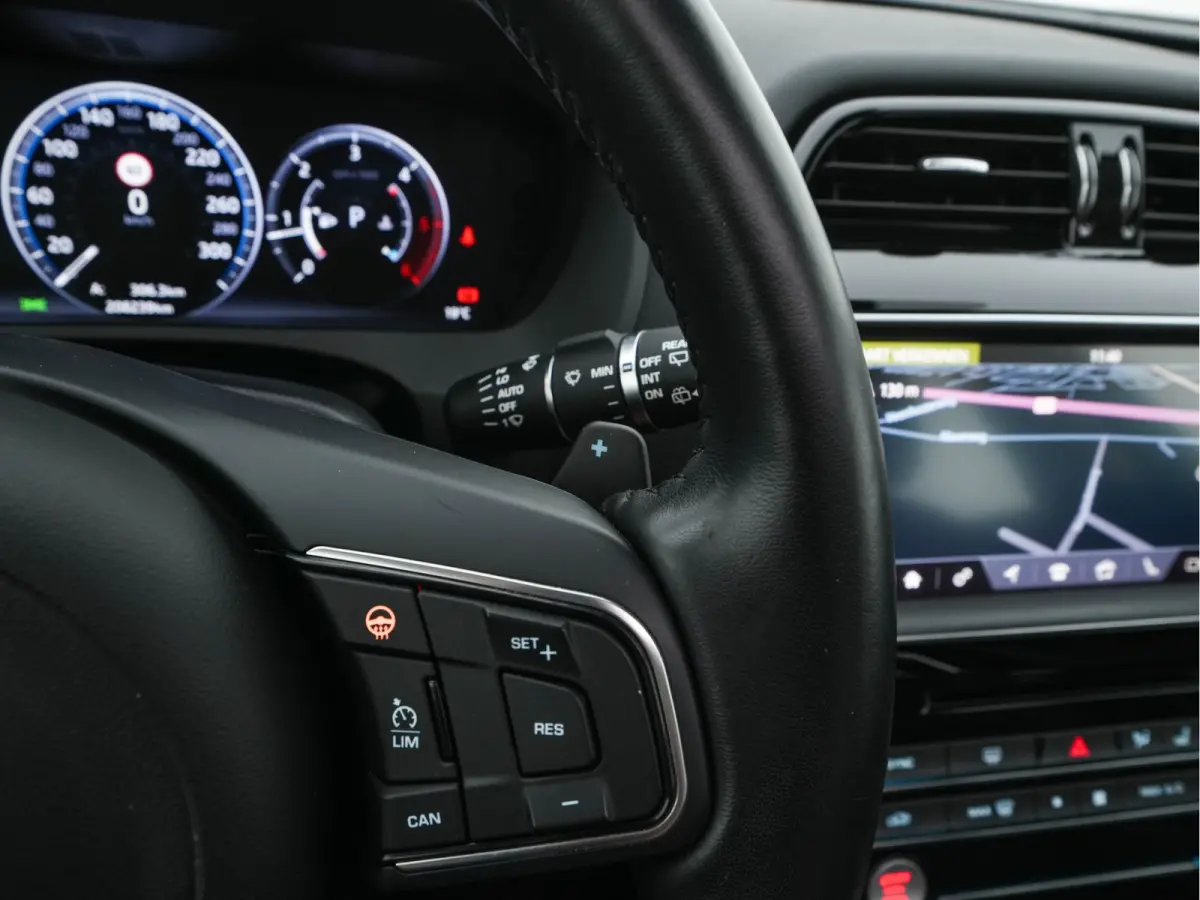 2.0 Portfolio AWD 20d Aut. *PANO | LEATHER | XENON | DIGI-COCKPIT | KEYLESS | CAMERA | MERIDIAN-SOUND | HEATED-COMFORTSEATS | NAVI-FULLMAP | SHIFTPADDLES | ECC | PDC | CRUISE | 19''ALU*