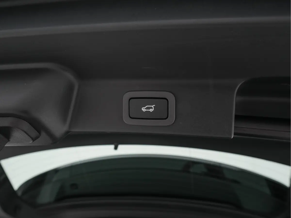 2.0 Portfolio AWD 20d Aut. *PANO | LEATHER | XENON | DIGI-COCKPIT | KEYLESS | CAMERA | MERIDIAN-SOUND | HEATED-COMFORTSEATS | NAVI-FULLMAP | SHIFTPADDLES | ECC | PDC | CRUISE | 19''ALU*