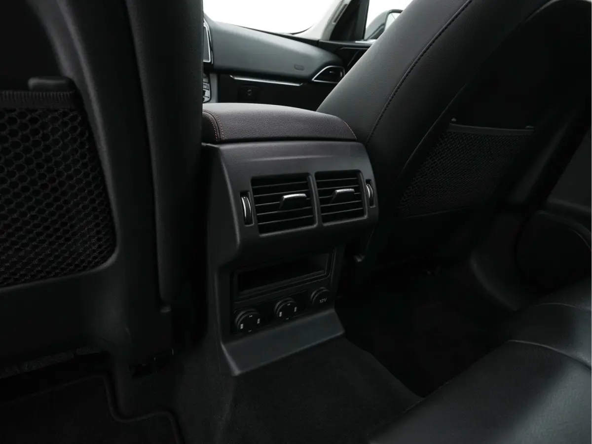 2.0 Portfolio AWD 20d Aut. *PANO | LEATHER | XENON | DIGI-COCKPIT | KEYLESS | CAMERA | MERIDIAN-SOUND | HEATED-COMFORTSEATS | NAVI-FULLMAP | SHIFTPADDLES | ECC | PDC | CRUISE | 19''ALU*