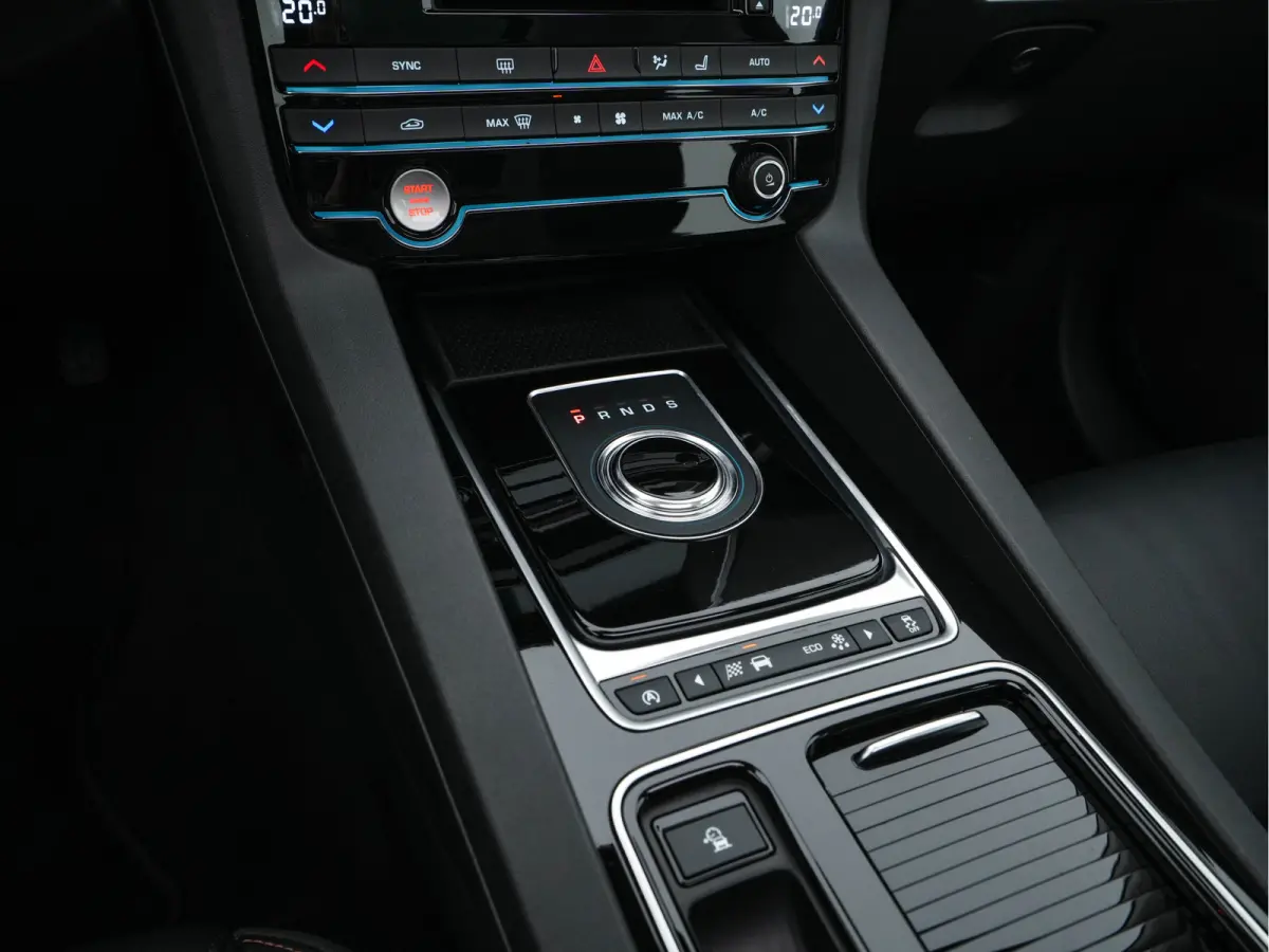 2.0 Portfolio AWD 20d Aut. *PANO | LEATHER | XENON | DIGI-COCKPIT | KEYLESS | CAMERA | MERIDIAN-SOUND | HEATED-COMFORTSEATS | NAVI-FULLMAP | SHIFTPADDLES | ECC | PDC | CRUISE | 19''ALU*