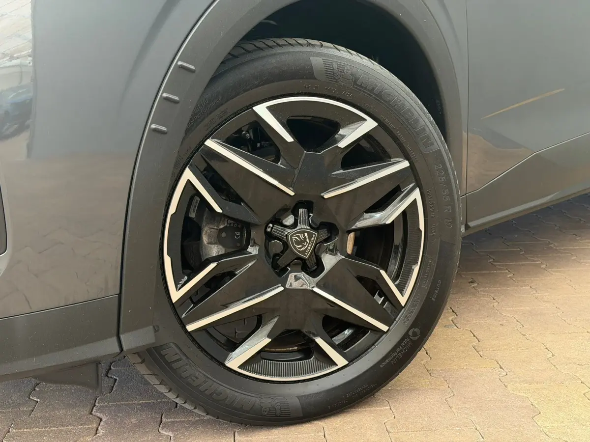 1.2 Hybrid 136 Allure Climate | Cruise | Navigatie | Achteruitrijcamera | Carplay/Android Auto | | Apple Carplay/Android Auto|telefoonintegratie premium | Cruise control | DAB ontvanger