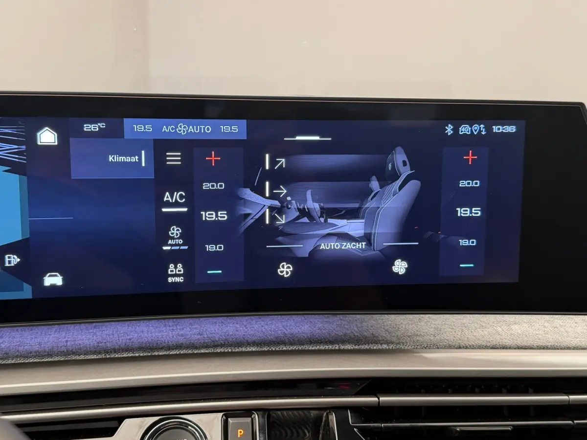 1.2 Hybrid 136 Allure Climate | Cruise | Navigatie | Achteruitrijcamera | Carplay/Android Auto | | Apple Carplay/Android Auto|telefoonintegratie premium | Cruise control | DAB ontvanger