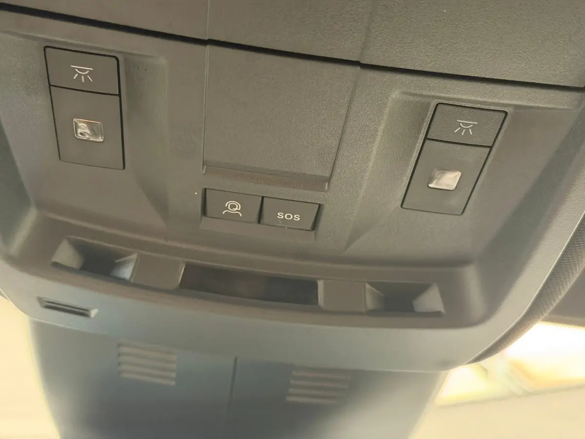 1.2 Hybrid 136 Allure Climate | Cruise | Navigatie | Achteruitrijcamera | Carplay/Android Auto | | Apple Carplay/Android Auto|telefoonintegratie premium | Cruise control | DAB ontvanger