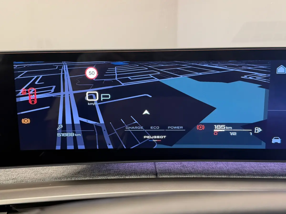 1.2 Hybrid 136 Allure Climate | Cruise | Navigatie | Achteruitrijcamera | Carplay/Android Auto | | Apple Carplay/Android Auto|telefoonintegratie premium | Cruise control | DAB ontvanger