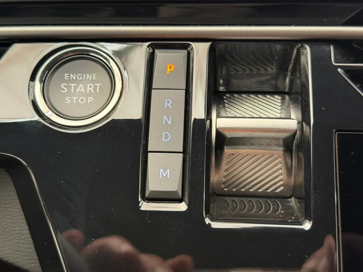 1.2 Hybrid 136 Allure Climate | Cruise | Navigatie | Achteruitrijcamera | Carplay/Android Auto | | Apple Carplay/Android Auto|telefoonintegratie premium | Cruise control | DAB ontvanger