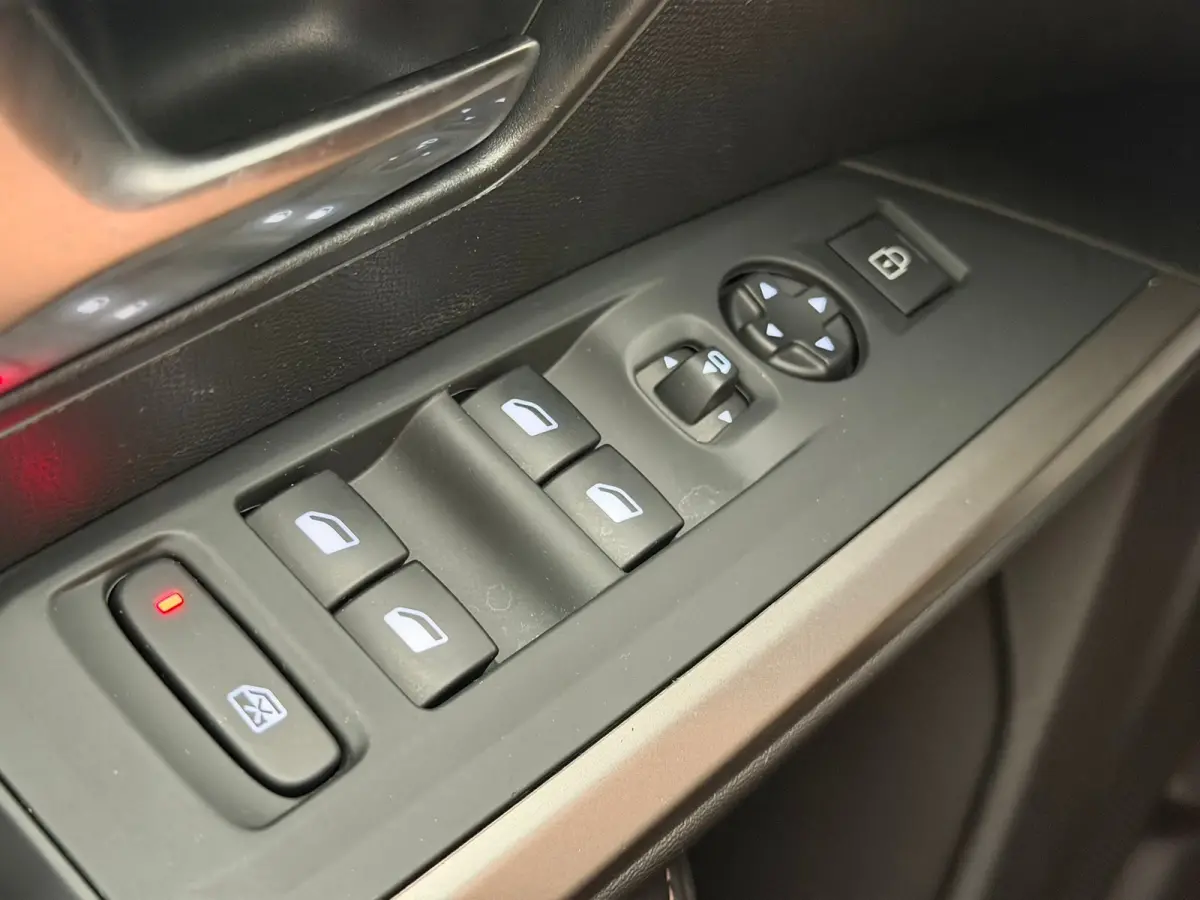 1.2 Hybrid 136 Allure Climate | Cruise | Navigatie | Achteruitrijcamera | Carplay/Android Auto | | Apple Carplay/Android Auto|telefoonintegratie premium | Cruise control | DAB ontvanger