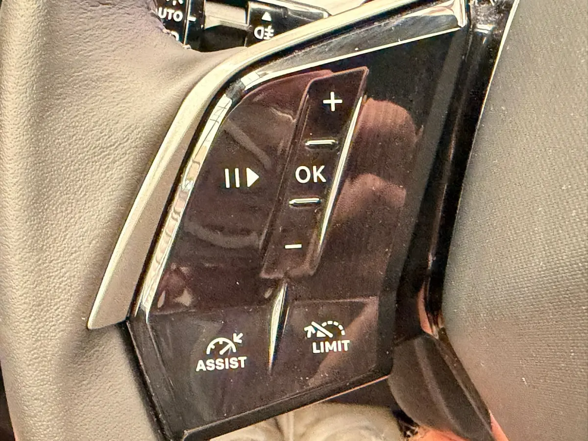 1.2 Hybrid 136 Allure Climate | Cruise | Navigatie | Achteruitrijcamera | Carplay/Android Auto | | Apple Carplay/Android Auto|telefoonintegratie premium | Cruise control | DAB ontvanger