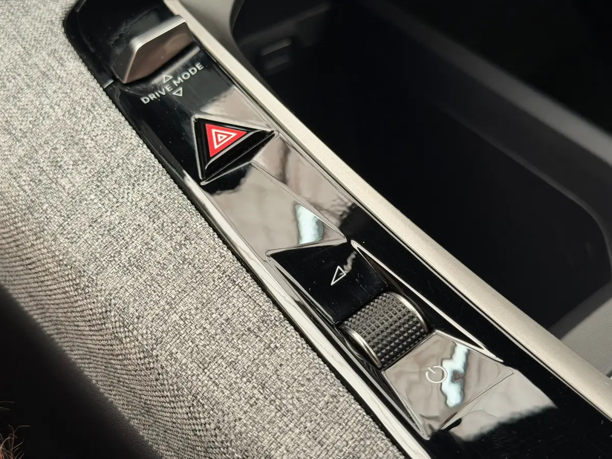 1.2 Hybrid 136 Allure Climate | Cruise | Navigatie | Achteruitrijcamera | Carplay/Android Auto | | Apple Carplay/Android Auto|telefoonintegratie premium | Cruise control | DAB ontvanger