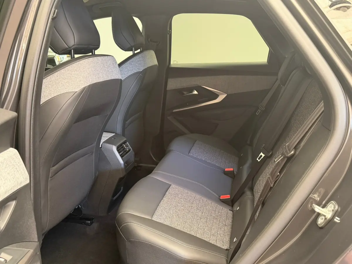 1.2 Hybrid 136 Allure Climate | Cruise | Navigatie | Achteruitrijcamera | Carplay/Android Auto | | Apple Carplay/Android Auto|telefoonintegratie premium | Cruise control | DAB ontvanger