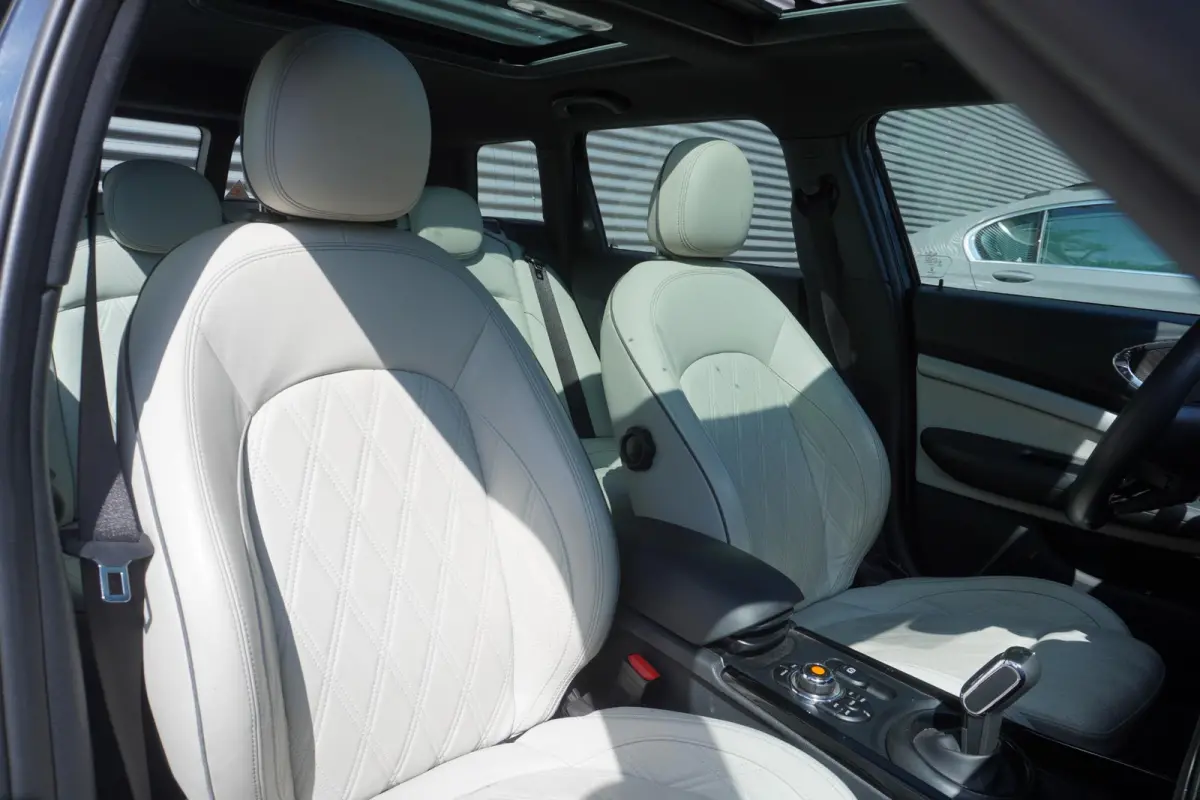 Cooper | Richmond Park Edition | Glazen panoramadak | Harman-Kardon sound system | Elektrisch verwarmde voorstoelen | Comfort Access | Leer Chester Satellite Grey