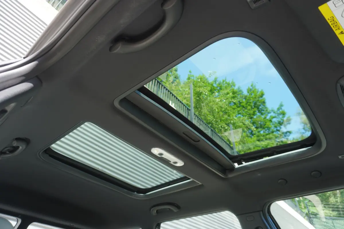 Cooper | Richmond Park Edition | Glazen panoramadak | Harman-Kardon sound system | Elektrisch verwarmde voorstoelen | Comfort Access | Leer Chester Satellite Grey