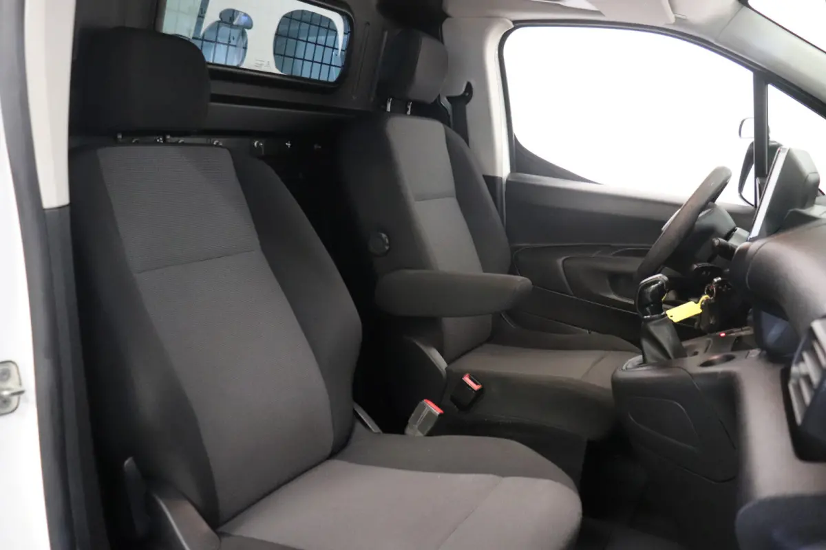 1.6 BlueHDI EURO 6 - Airco - Cruise - PDC - €7.499,- Excl. BTW