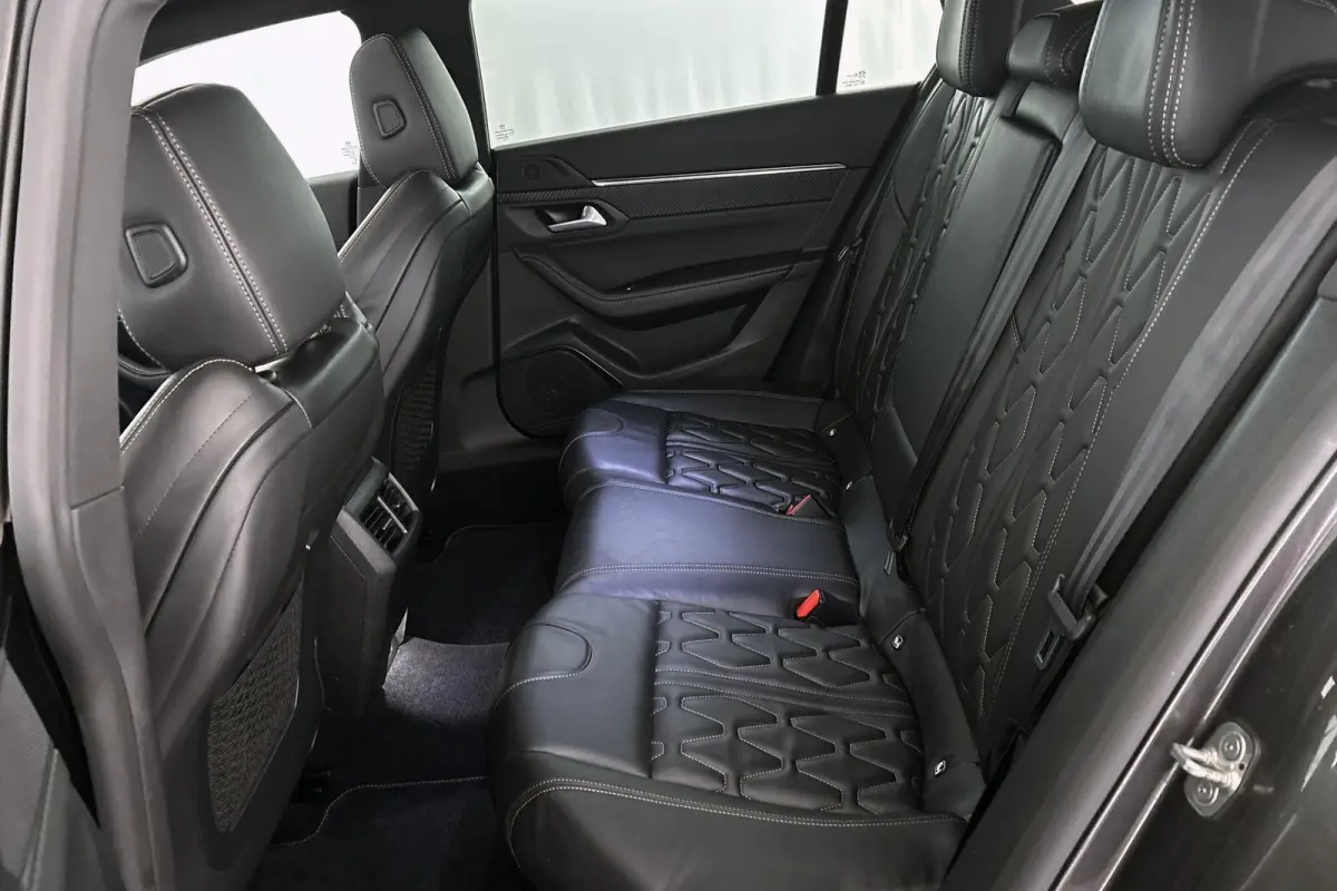 1.6 HYbrid GT Line 225PK Panoramadak Nappa Leder Trekhaak Massage