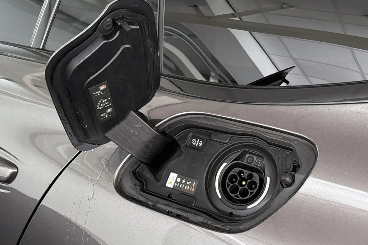 1.6 HYbrid GT Line 225PK Panoramadak Nappa Leder Trekhaak Massage