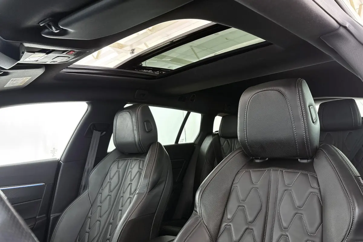 1.6 HYbrid GT Line 225PK Panoramadak Nappa Leder Trekhaak Massage
