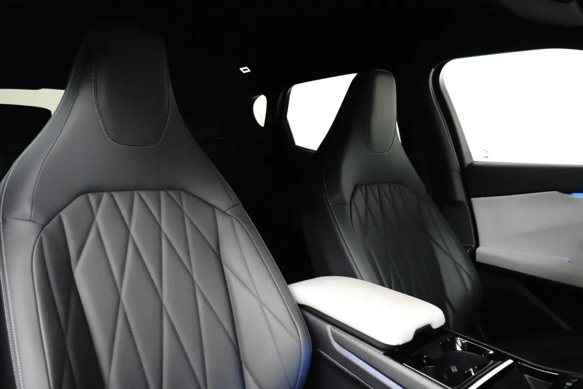 Premium Extended Range 340pk AWD 79KWh | B&O Audio | Head-Up | Leder | Dodehoek Detectie