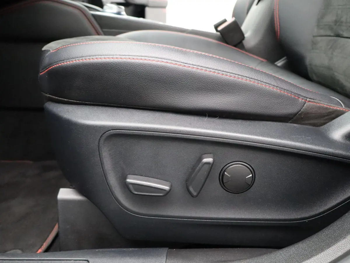 2.5 PHEV ST-Line X | Adapt. Cruise | Stoel-, Stuur- & Voorruitverw. | Head-Up |
