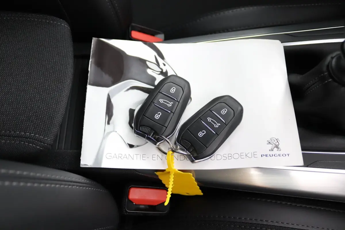 1.2 Premium*NAVI*ACC*HAAK*CAM*ECC*KEYLESS*CARPLAY*