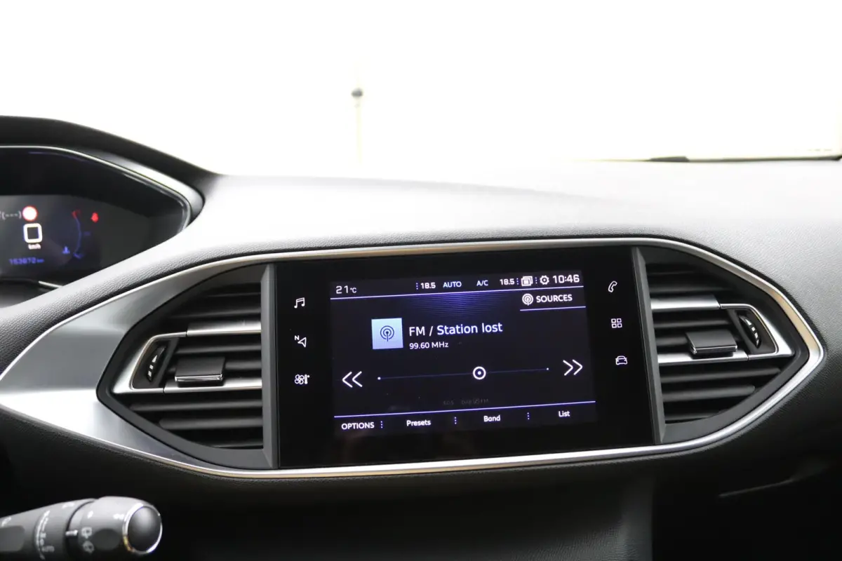 1.2 Premium*NAVI*ACC*HAAK*CAM*ECC*KEYLESS*CARPLAY*