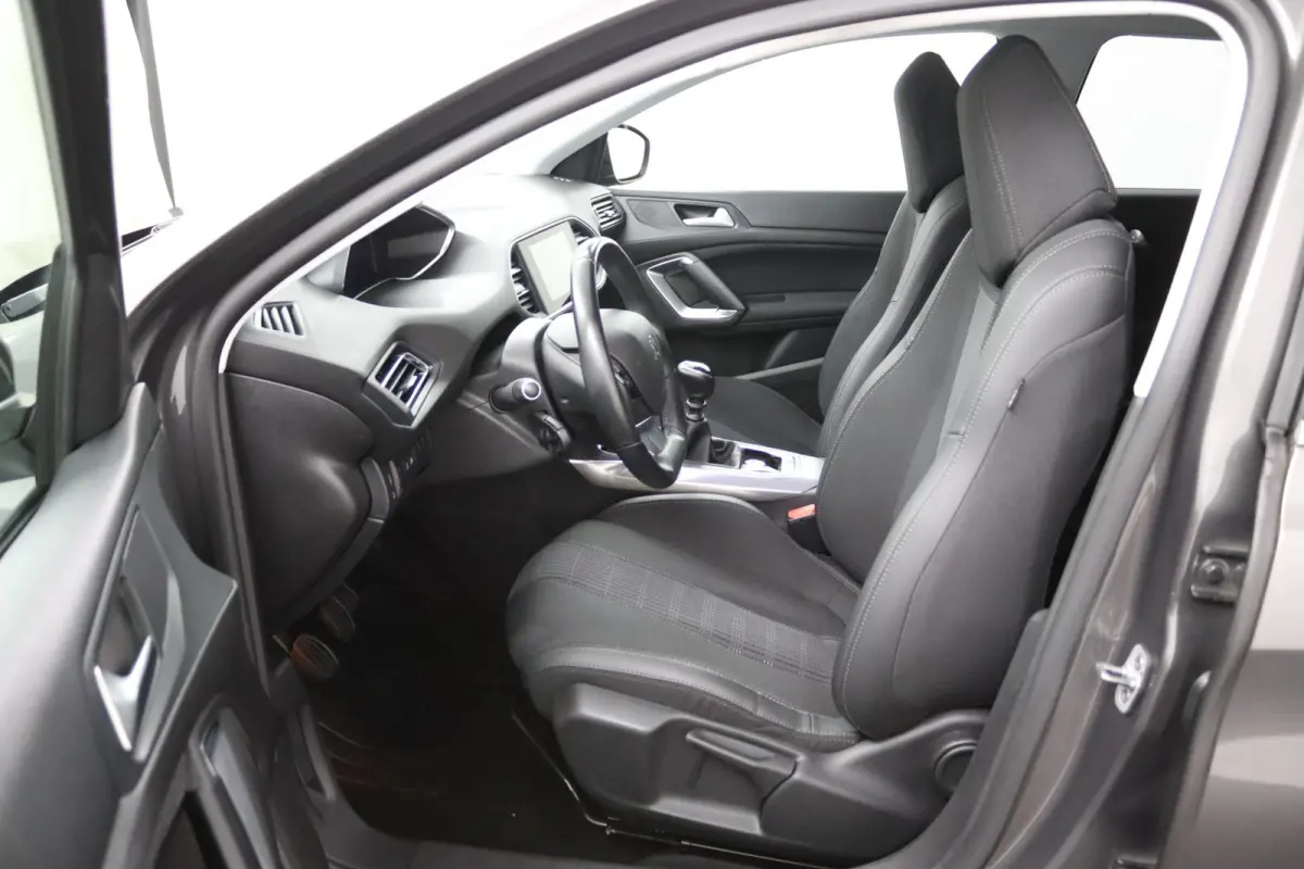 1.2 Premium*NAVI*ACC*HAAK*CAM*ECC*KEYLESS*CARPLAY*
