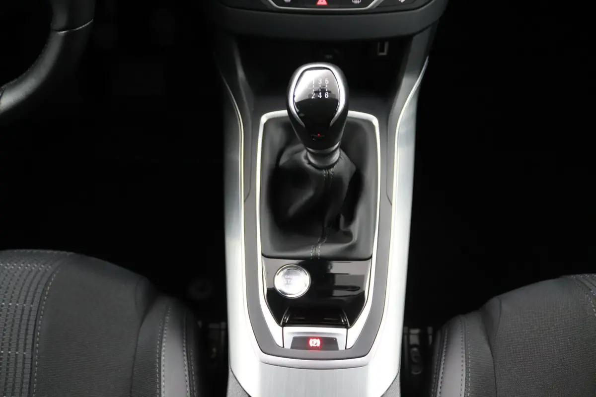1.2 Premium*NAVI*ACC*HAAK*CAM*ECC*KEYLESS*CARPLAY*